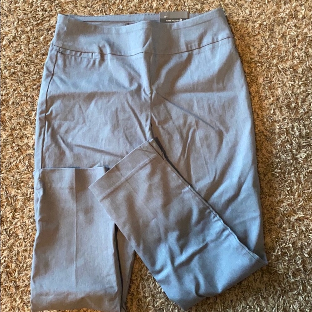 Van Heusen pull on crop size 4